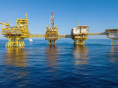 Risks and impacts of deep-water oil and gas drilling