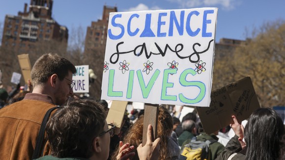 Menghadapi Tantangan Baru Pengurangan Dana Riset Ilmiah di Amerika Serikat