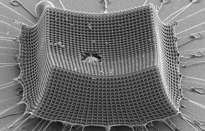 Impact onto nanoarchitected carbon materials