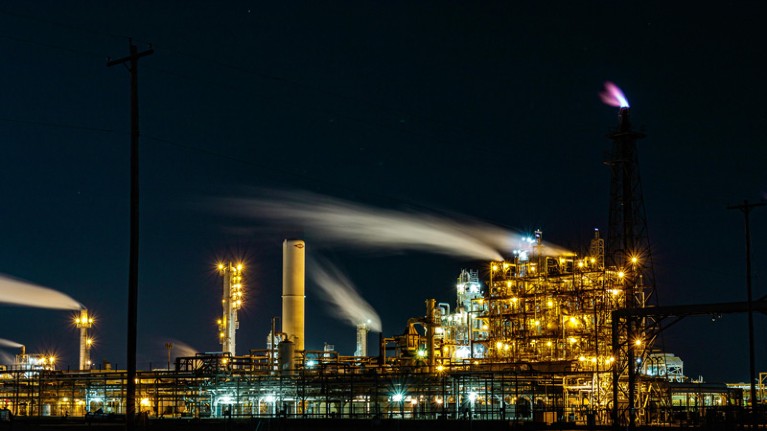 Syngas refinery in Texas City at night.
