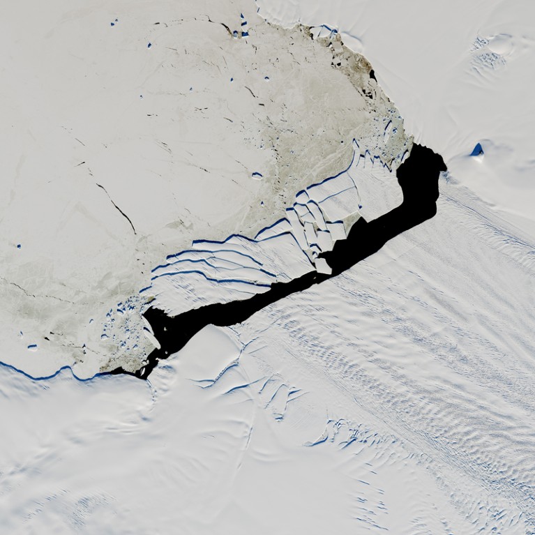 Satellite image of broken iceberg B-44.