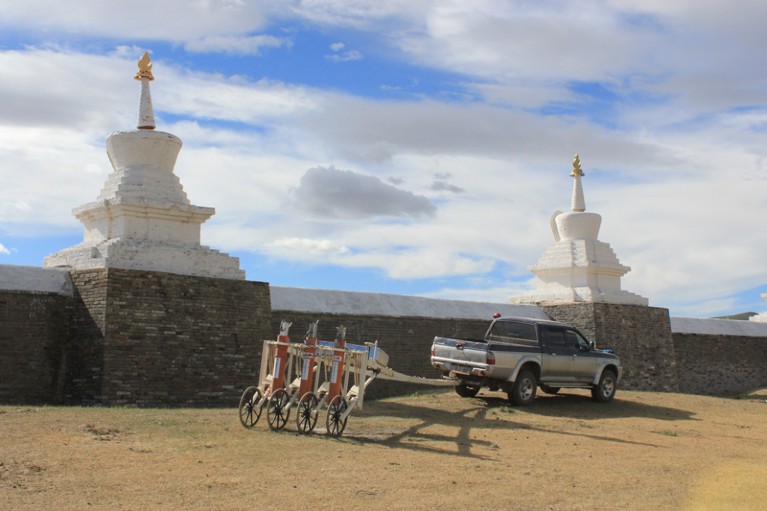 The vehicle-drawn SQUID measurement system at work in front of the Buddhist monastery of Erdene Zuu