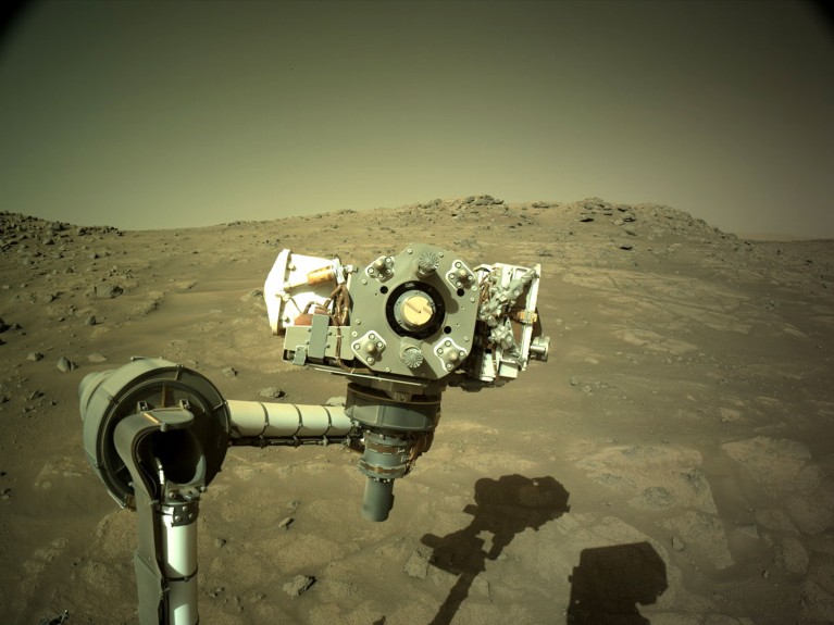 火星毅力Sol 143:左侧导航相机(Navcam)。