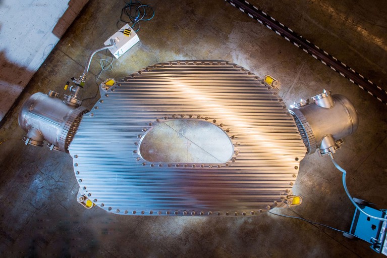 A large-bore, full-scale high-temperature superconducting magnet built by Commonwealth Fusion Systems and MIT’s PSFC.