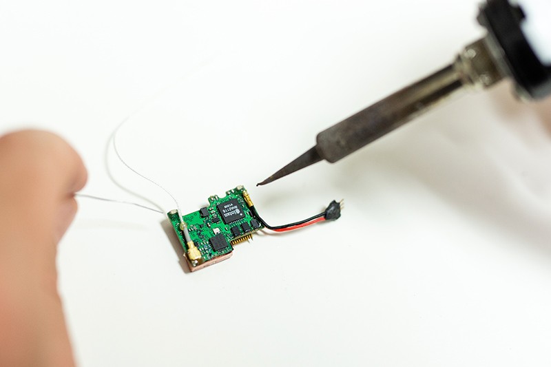 A neural logger designed for wireless recording of neurons in flying bats