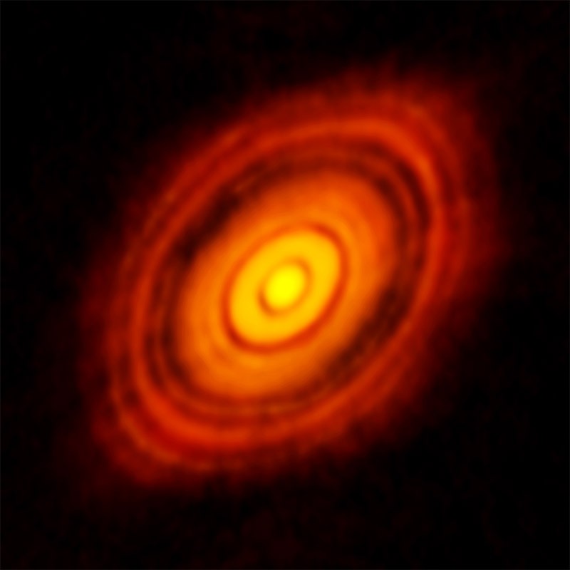 ALMA image of the protoplanetary disc around HL Tauri