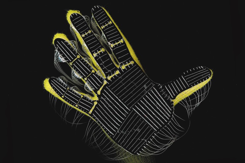 A glove that uses neural networks to identify individual objects, estimate weights and explore tactile patterns